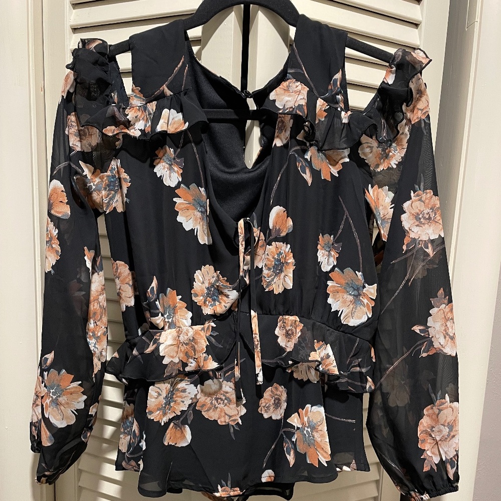 NWOT BOHO Cold shoulder black floral top